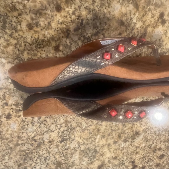 VIONIC Women's Floriana Bronze Coral Bead Thong Sandals Size 9 Plantar Fasciitis - Picture 6 of 8